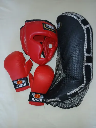 ? Kit de Equipamentos para Karatê JUGUI - Luvas + Capacete + Bolsa