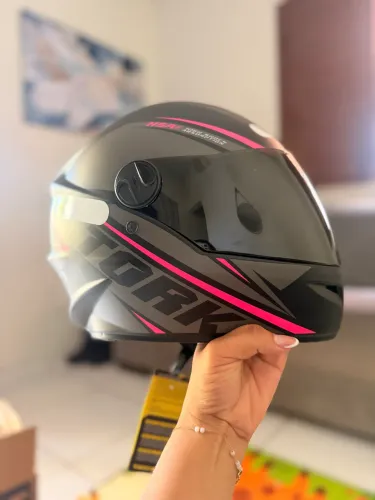 CAPACETE FEMININO PRO TORK ? PRETO COM ROSA