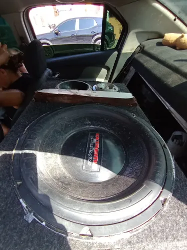 Caixa de som motivo de urgência para carro promoção 