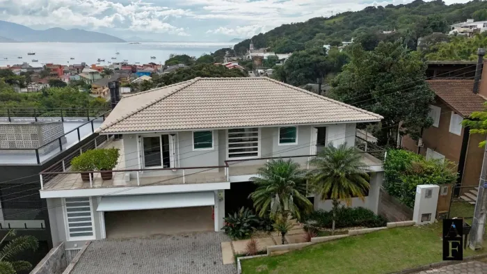 Casa à venda no bairro Centro - Garopaba/SC