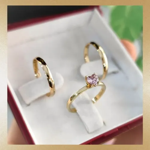 Par de Alianças Tradicionais Boleadas 2mm Ouro18K Banho + Solitário. Noivado, Casamento