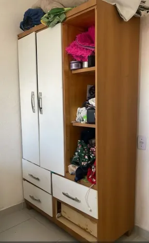 Guarda roupas madeira