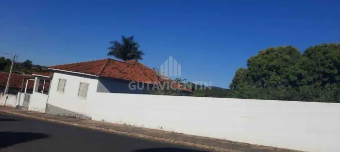 Linda Casa em Gália-SP com 4 Dormitórios e Espaço de Lazer