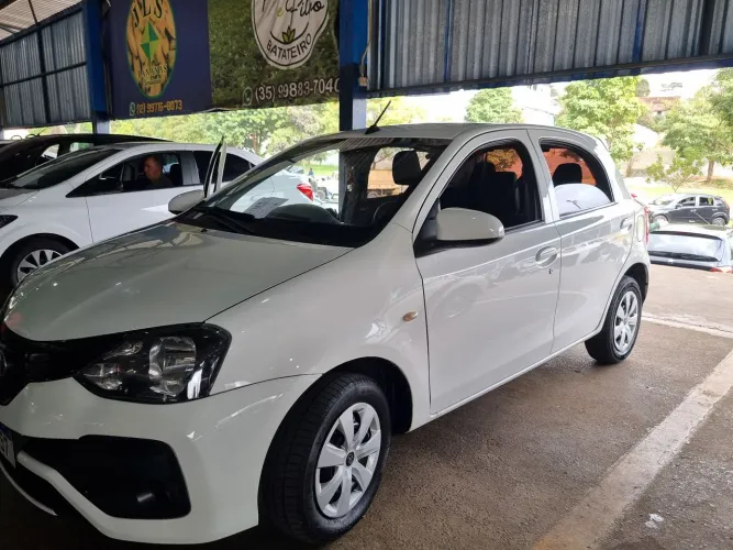 Toyota Etios X 1.3 Flex 16V 5P Mec. 2019