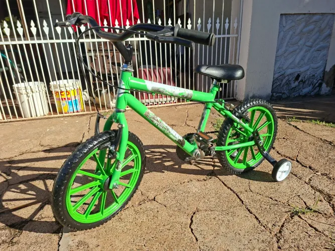 Bicicleta infantil aro 16 com rodinhas revisada