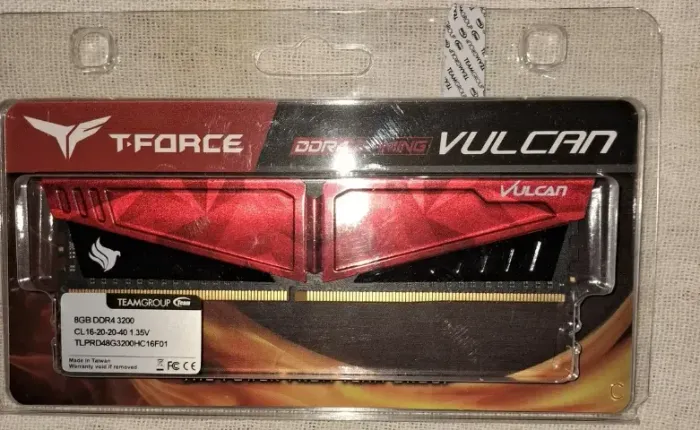 2 Memoria Team Group T-Force 8GB DDR4, 3200MHz