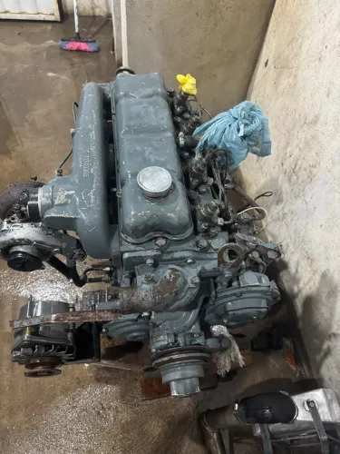 Motor Perkins 4 cilindros usado na D20