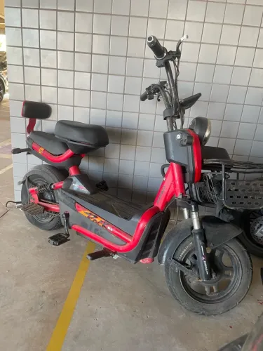 Mini scooter elétrica vermelha bateria de lítio 