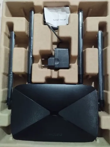 Roteador mercusys na caixa 