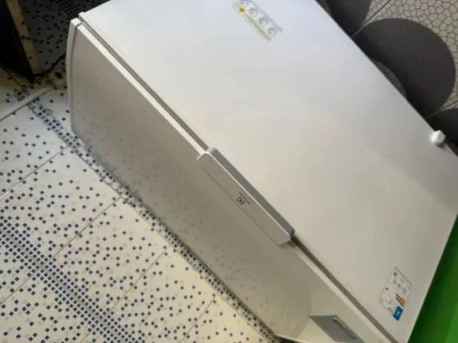 Freezer novo usado 1 mês apenas.