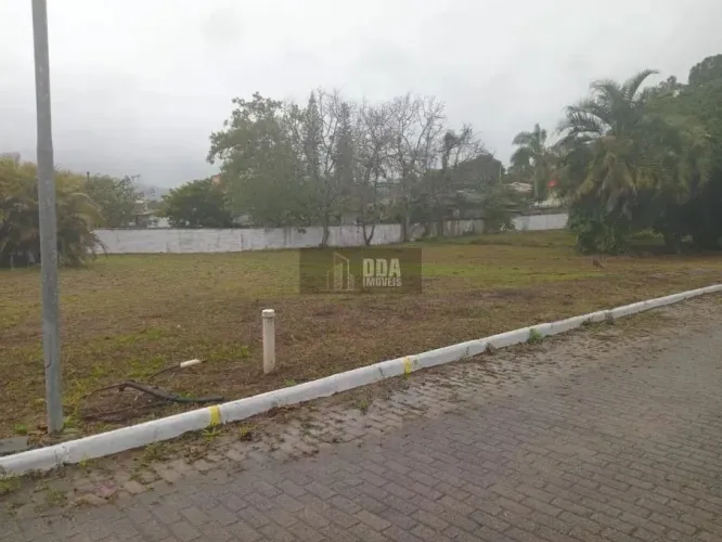 Terreno em condomínio à venda no Ratones
