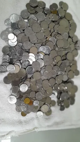 Moedas antigas e celulas antigas e estrangeiras