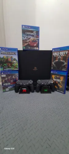Ps4 pro com culer e carregador 