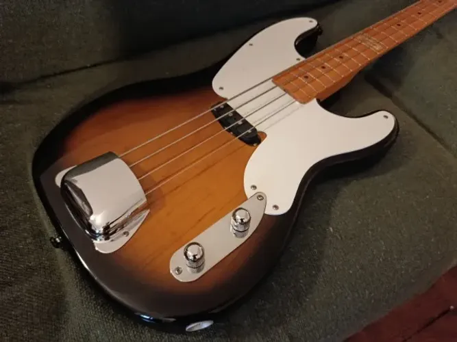 Baixo Fender Precision Bass Signature Sting
