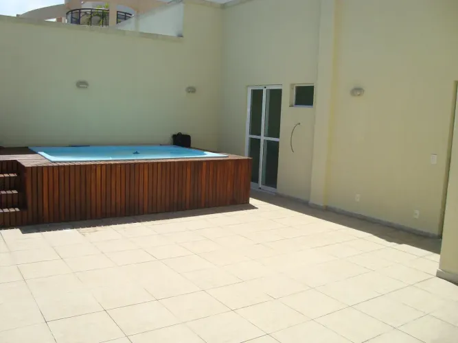 Cobertura dúplex de 174 m², 2 vagas, na Freguesia. Aceita pet de médio porte. Excelente lo