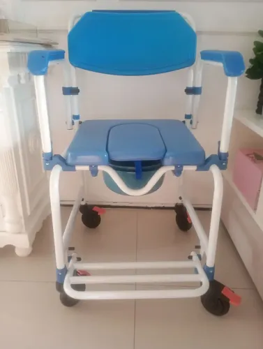 Cadeira de Banho Praticamente Novinha.