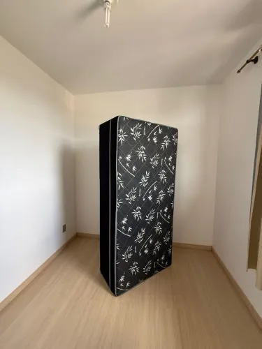 Vendo cama de solteiro 