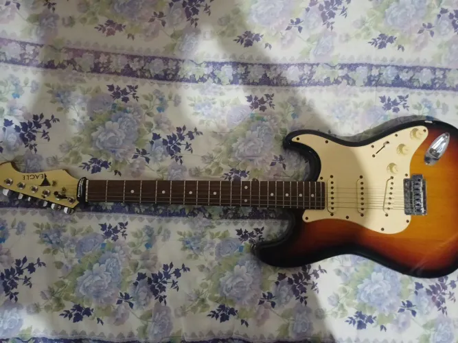 ? Guitarra Eagle Stratocaster Sunburst + Capa - Funcionando 100% ?