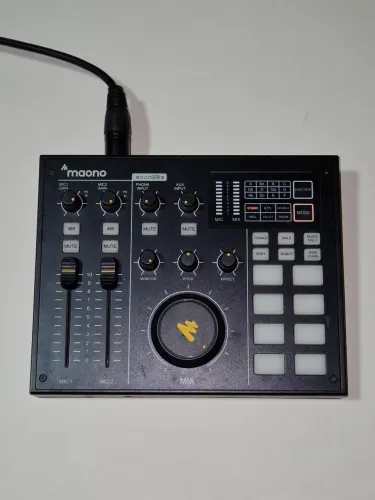 Mesa de Som Maono AU-AM200 (Maonocaster Lite) - Interface para Podcast, Live e Streaming