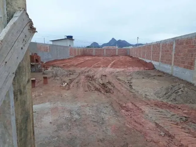 Terreno à venda! Rua 104. Só entrar em contato com chat.
