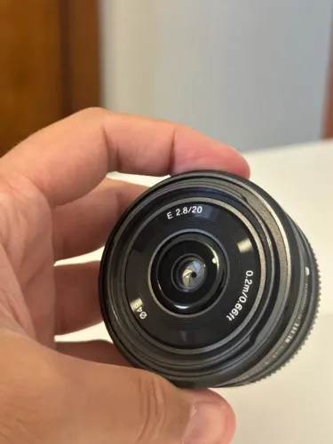 Lente Sony E 20mm f/2.8 semi-nova, excelente estado!
