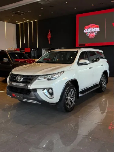 Toyota Hilux SW4 SRX 4X4 2.8 TDI 16V Dies. Aut. 2017