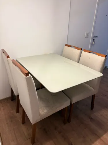 Mesa de Jantar com 4 Cadeiras - Tampo de Vidro