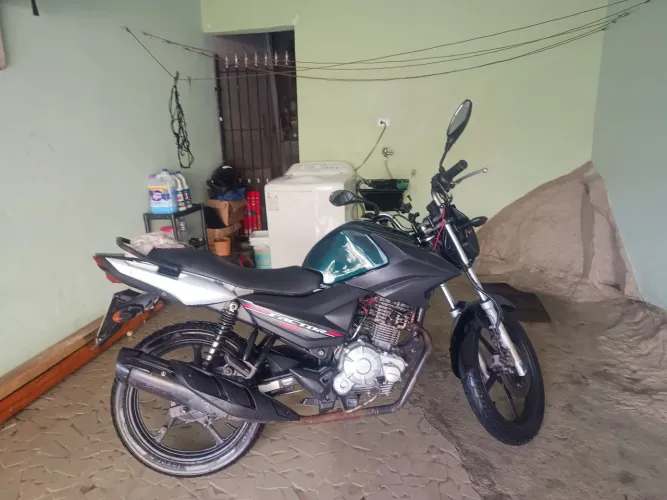 Moto pronta pra trabalhar 