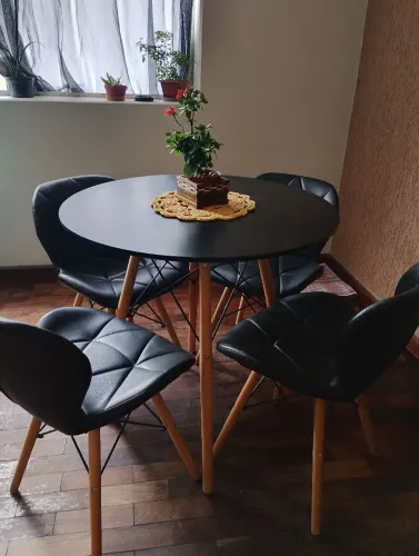 Mesa com 4 cadeiras