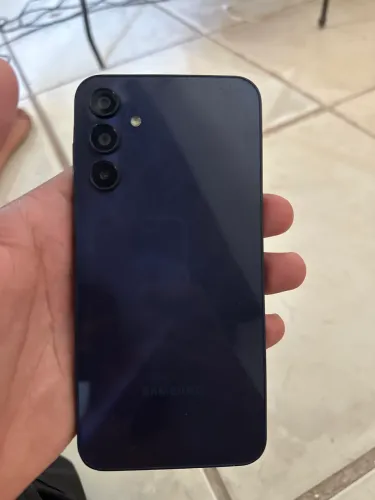 Smartphone A15, uso perfeitamente. único detalhe trincado na tela, não faço envio