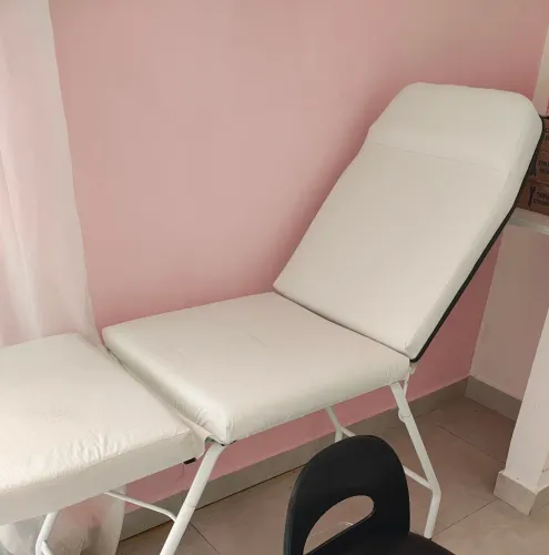 Maca branca em corino 3 posições nova sem uso Estética tatoo beleza