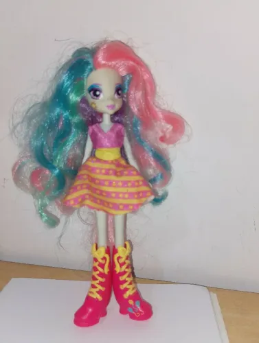 Boneca equestria girls 