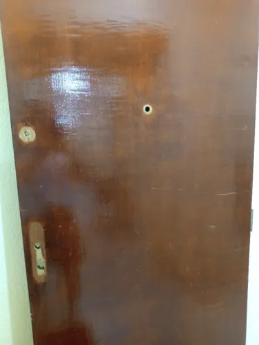 Porta de madeira de ótima qualidade Muito conservada Medidas: 79,5 cm x 290 cm x 3,4 cm Re