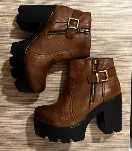Bota cano curto tratorada feminina couro legítimo 37