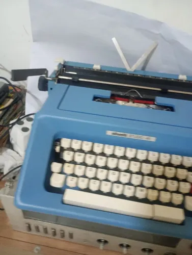 Máquina de escrever olivete