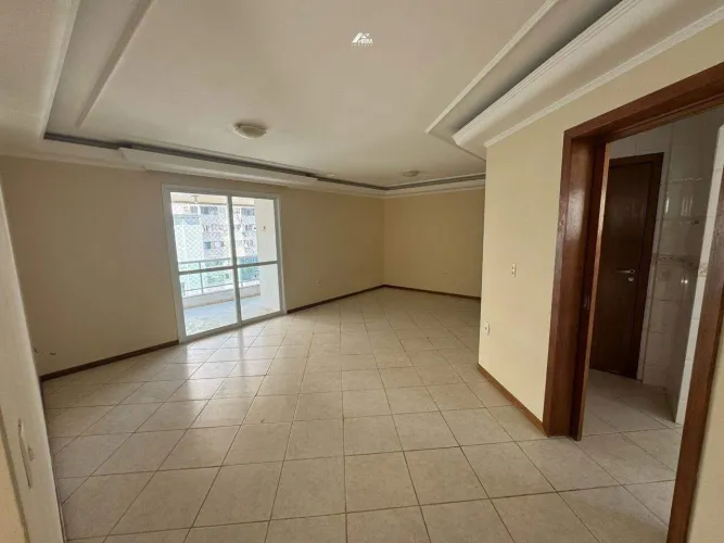 Apartamento com sacada, churrasqueira, piscina e salão de festas no condomínio