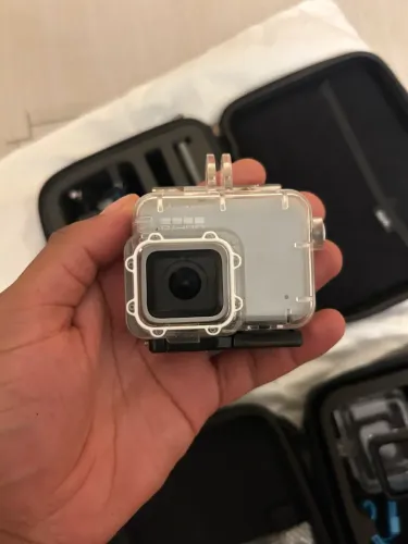 Câmera de Ação GoPro HERO7 (White ou Silver) + Caixa Estanque