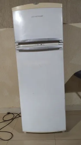 Vendo geladeira usada com defeito