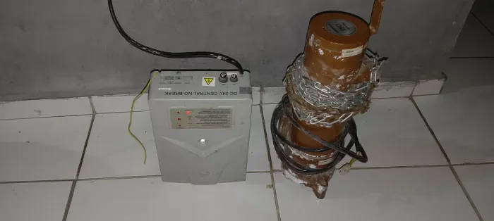 Central no -break e motor para portas automáticas de enrolar