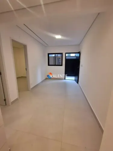 Imóvel para venda possui 41 metros quadrados com 2 quartos em Guilhermina - Praia Grande -