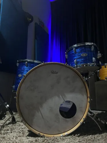 Bateria Pinguim 1970 restaurada