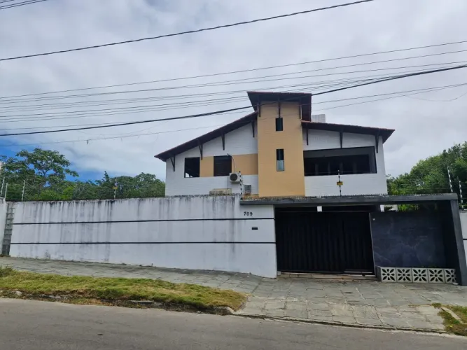 Casa para Venda em João Pessoa, altiplano cabo branco, 4 dormitórios, 2 suítes, 4 banheiro