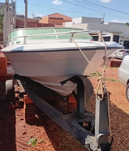 Vendo casco lancha ( sem motor) 9.000 reais