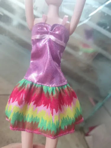 Vestido brilhoso rosa de bon cá Barbie