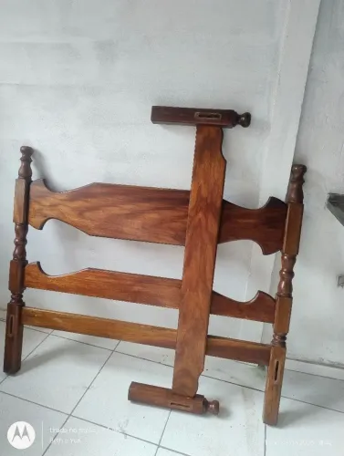Cama de madeira