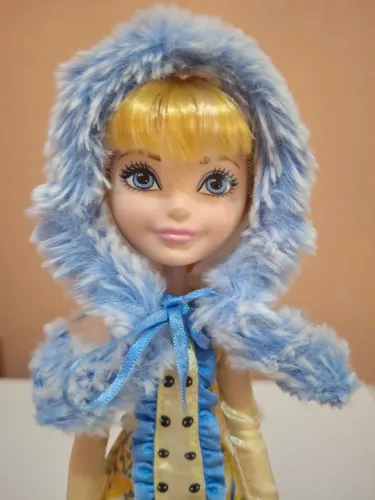 Boneca Ever After High - Blondie Epic Winter