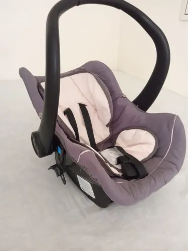 Cadeirinha e bebê conforto