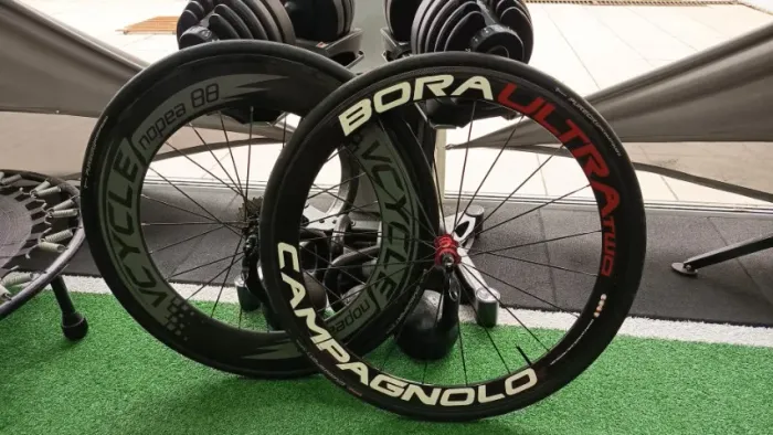 Rodas clincher de carbono 50mm/88mm freio no aro com pneus 700X23mm quase novos