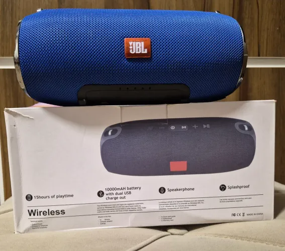 Caixa de som estilo JBL