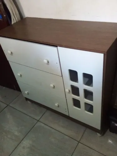 VENDO 1 GUARDA-ROUPA E 1 CÔMODA